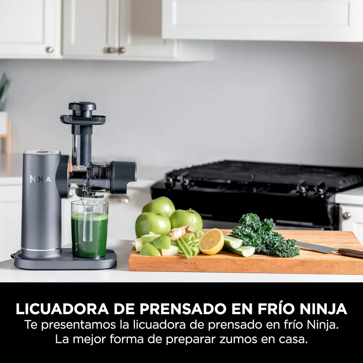 Ninja Extrator de Sumos de Prensagem a Frio com Jarro de 700ml e Recipiente para Polpa de 1,1L para Sumos e Bebidas Saudáveis, Compacto, Peças Próprias para Máquina de Lavar Loiça, Cinzento, JC151EU