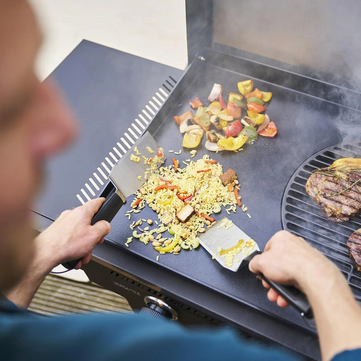 Churrasqueira a Gás Versa-Tile Char-Broil, Plancha a Gás 2 Zonas, Superfície de Cozedura: 70 x 50 cm, Sistema de Módulos 3 em 1: Plancha, Grelha e Forno para Pizza
