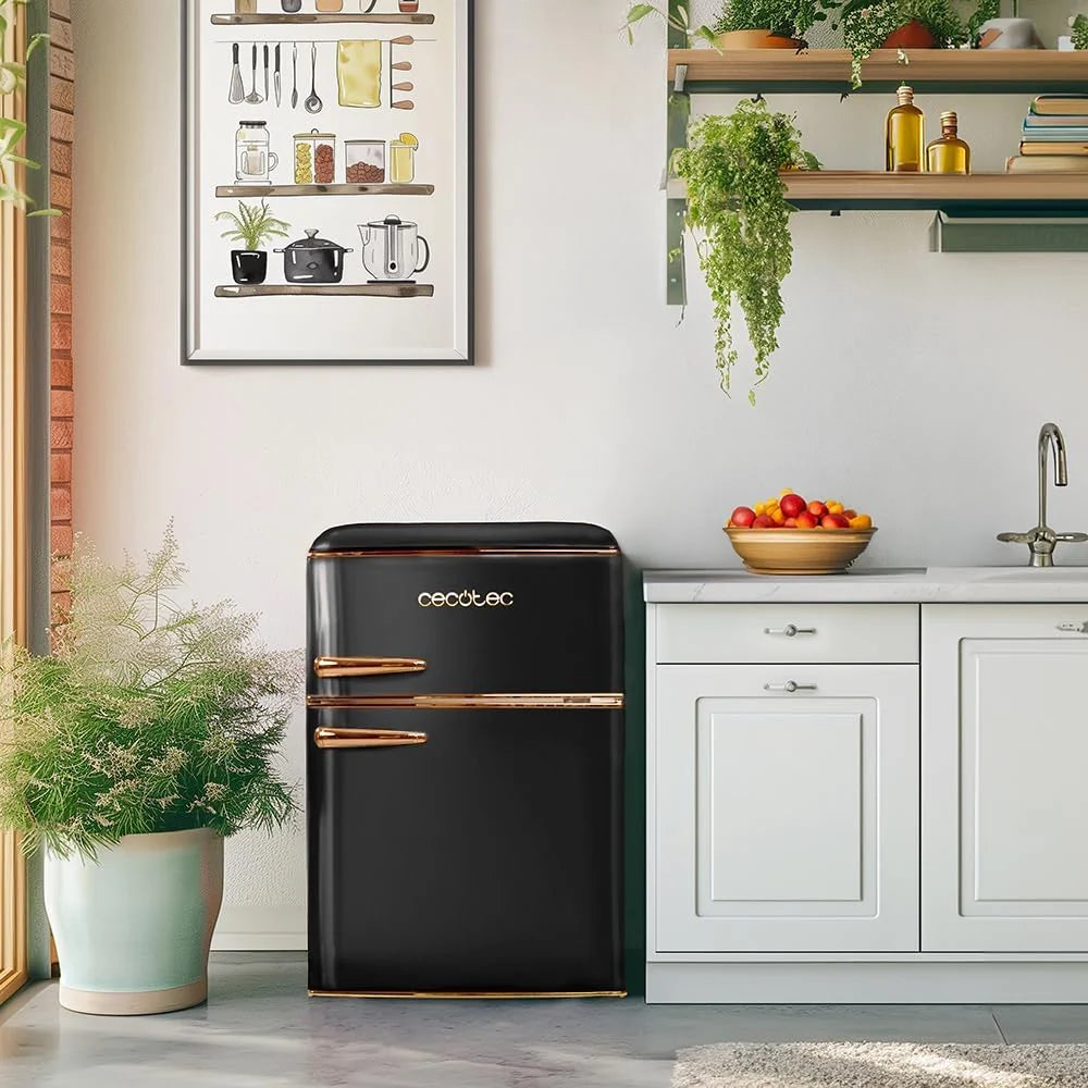 Geladeira Pequena Cecotec Frigorífico 2 Portas Retro 86L Bolero CoolMarket 2D Origin 86 Black E. 89,3cm de Altura e 48,7cm de Largura, Classe Energética E, Icebox, Luz Interior e Puxador Cromado, Preto