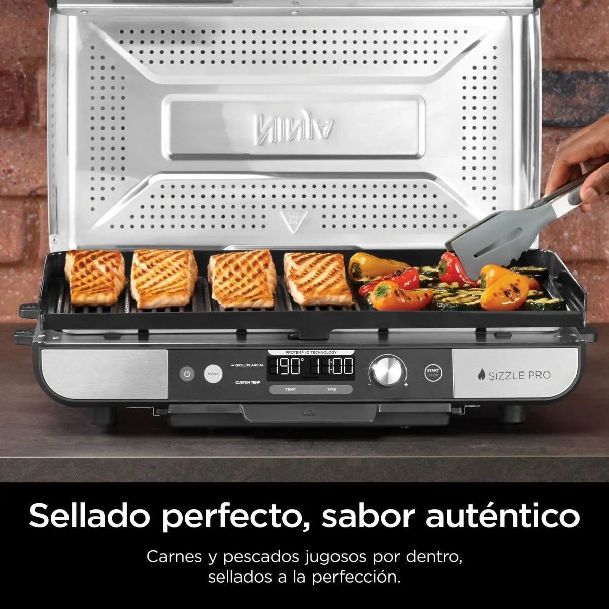 Ninja Sizzle Pro XL Grill and Chapa Interna com Chapa e Grelha de Cerâmica Antiaderente, Tampa Removível, Coletor de Gordura e Guia de Receitas, Prata/Preto GX101EU