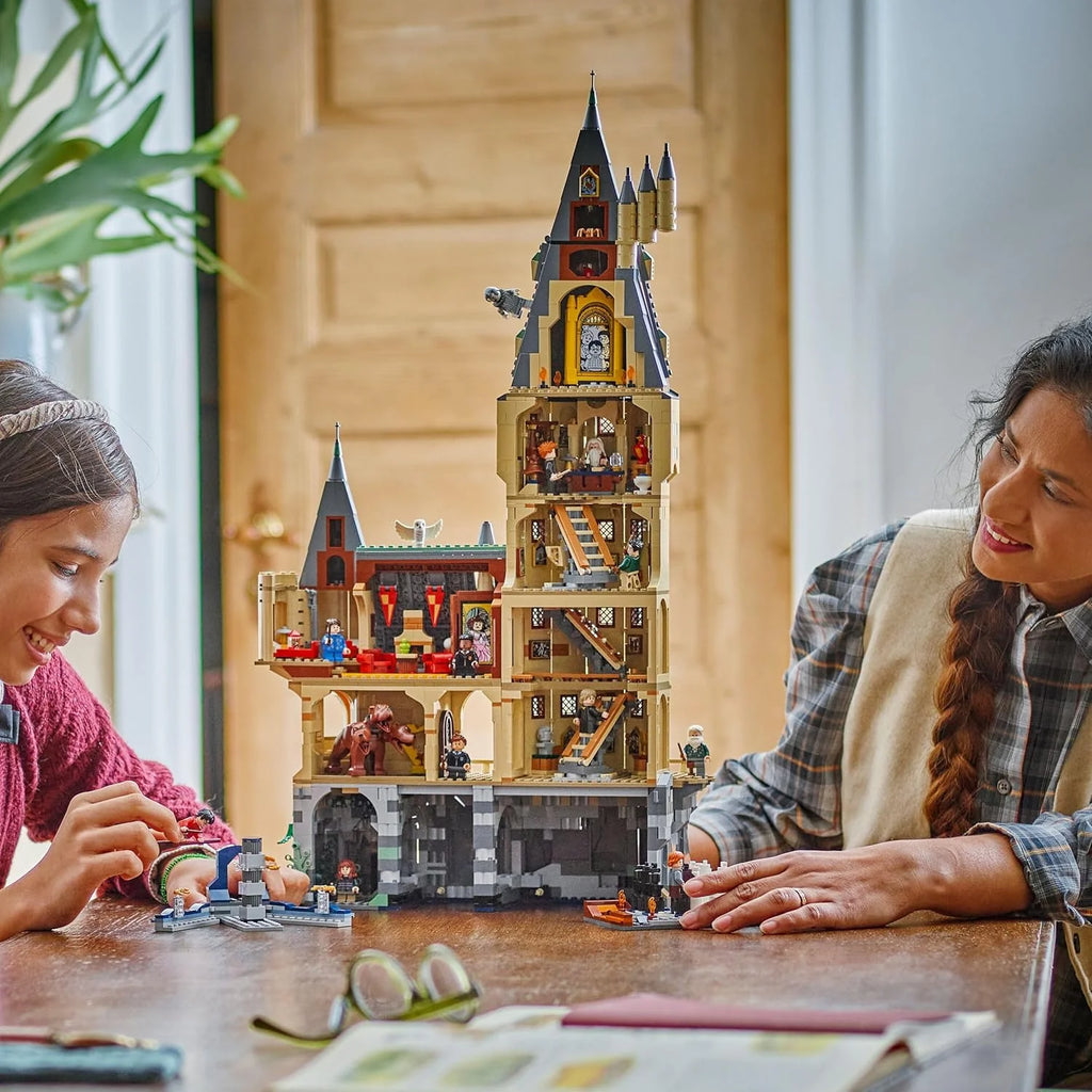 Harry Potter Castelo de Hogwarts: Torre Central – Castelo de Brinquedo com Sala das Chaves Voadoras e Xadrez Mágico – 12 Minifiguras – Presente para Crianças a partir de 10 Anos 76454