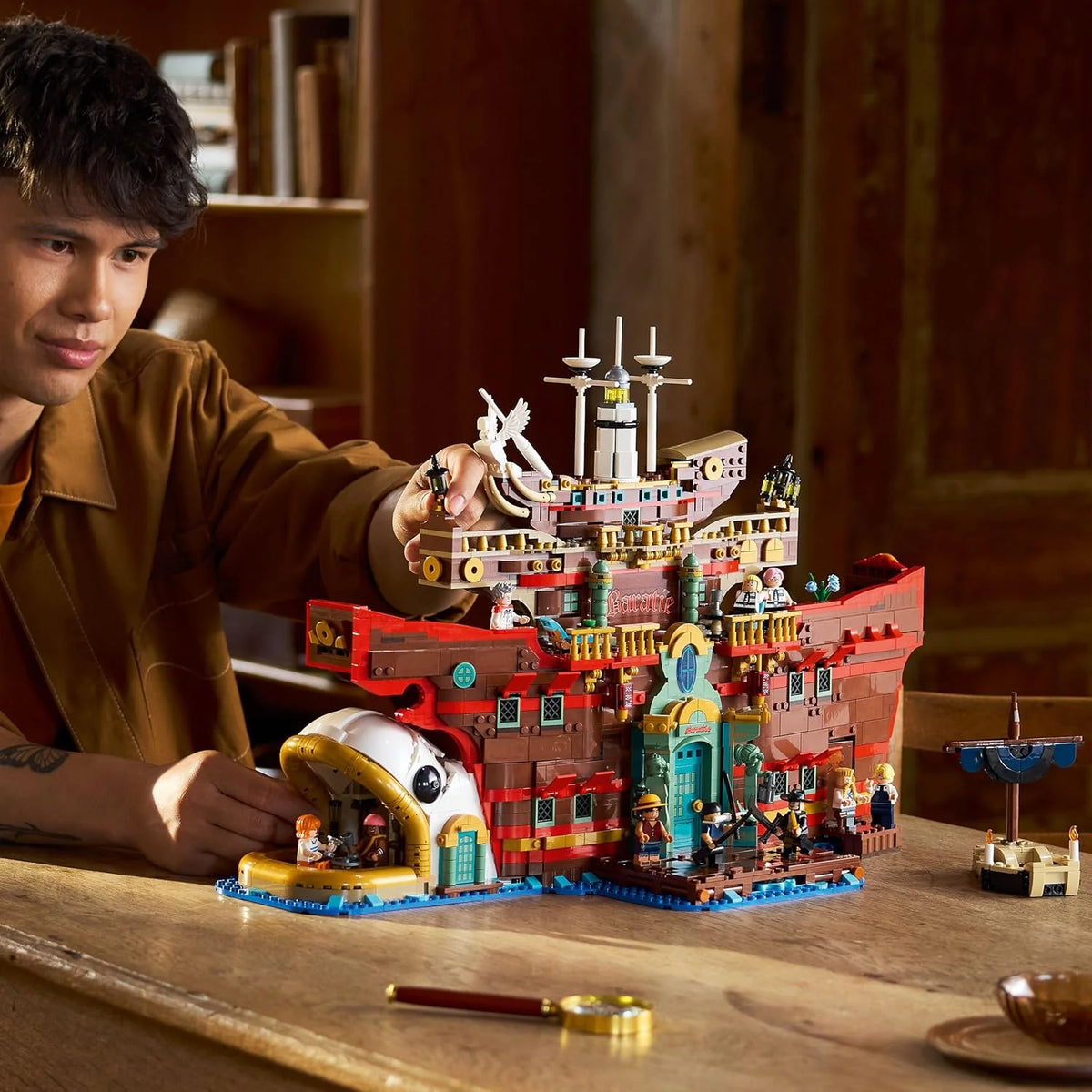One Piece Restaurante Flutuante Baratie - Maquete de Navio para Adultos - Decoração de Anime com Interior Detalhado e 10 Minifiguras Incl. Luffy, Nami e Sanji - Presente para Fãs 75640