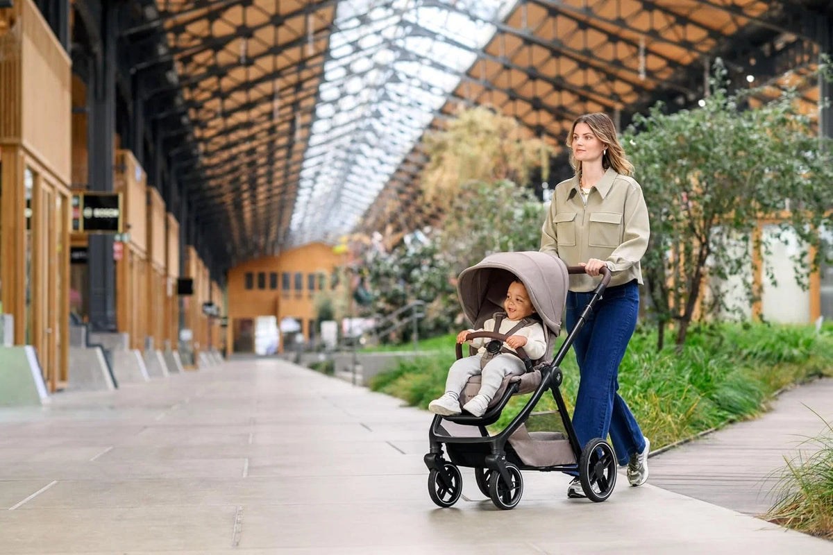 Carrinho de Bebê Maxi-Cosi Oxford, 0-4 anos, 0-22 kg, Dobra Compacta, Assento Espaçoso, Reclinação Ergonômica, Suspensão Avançada, 3 Posições de Reclínio, Cesto Amplo de 10 kg, Twillic Truffle