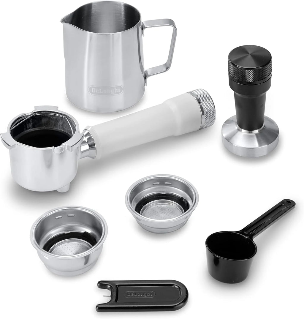 De'Longhi Dedica – Cafeteira Espresso Bomba de Aço Inoxidável para Café Moído ou Saches, Espresso e Cappuccino, Reservatório de 1.3 Litros, Sistema Anti-gotejamento, Modelo EC685.M, Cor Metal