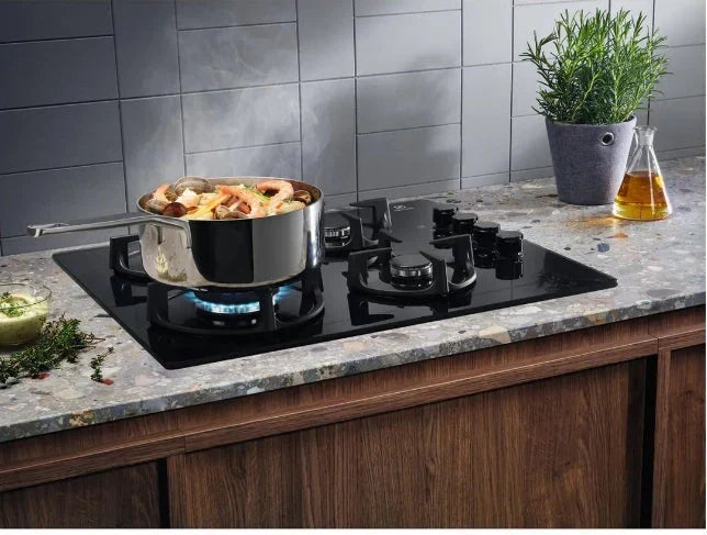 Placa a gás ELECTROLUX EGG6407K 59x51cm 4 queimadores grelha de ferro fundido preta