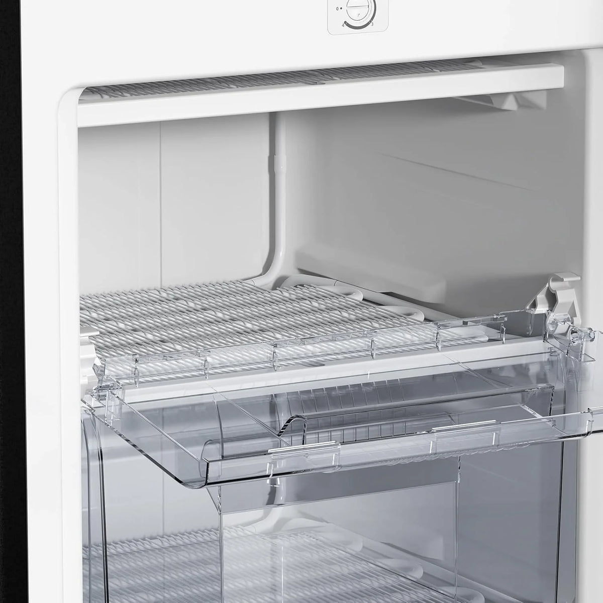 Freezer vertical CHiQ, 145L de capacidade, congelamento rápido, termostato ajustável, silencioso, porta reversível, preto, classificação energética E
