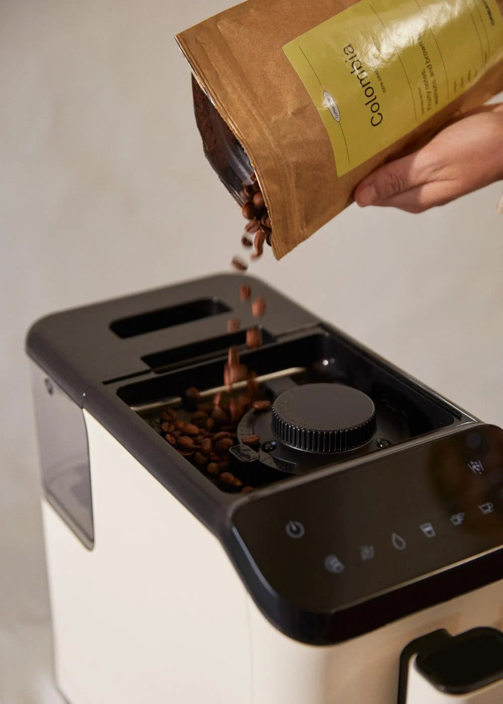 CRIAR / THERA MATIC TOUCH/Máquina de café superautomática branco sujo / 20 bar, tanque de 1,5l, recipiente para grãos de café de 180g, bico vaporizador, painel de controle tátil, função de autolimpeza, 1350W