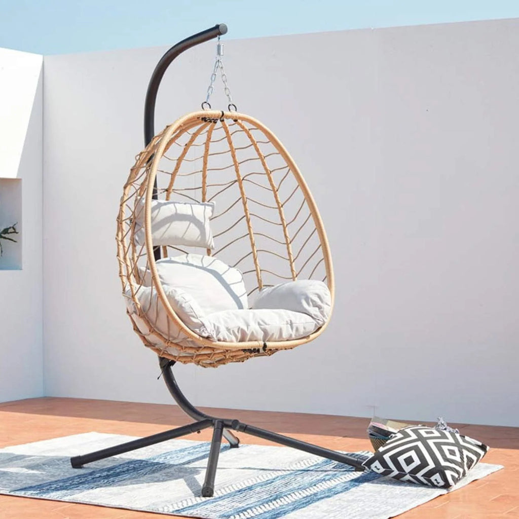 Concept-Usine | Linda Cadeira Suspensa Lima em Estrutura de Aço e Resina com Aparência de Rattan na Cor Bege, Almofada Acolchoada Confortável e Removível. Rede Impermeável e Resistente, Suporta 160 Kg