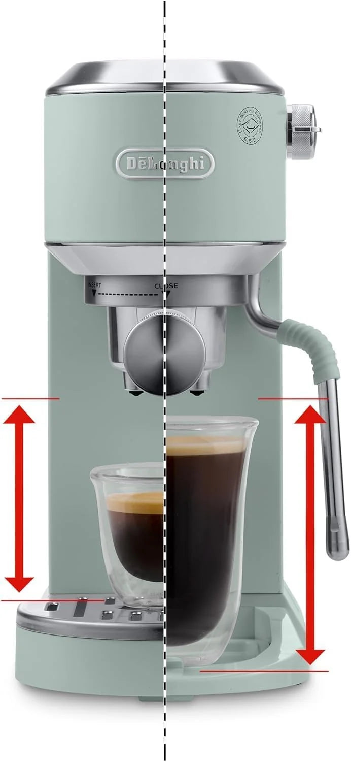 De'Longhi Dedica – Cafeteira Espresso Bomba de Aço Inoxidável para Café Moído ou Saches, Espresso e Cappuccino, Reservatório de 1.3 Litros, Sistema Anti-gotejamento, Modelo EC685.M, Cor Metal