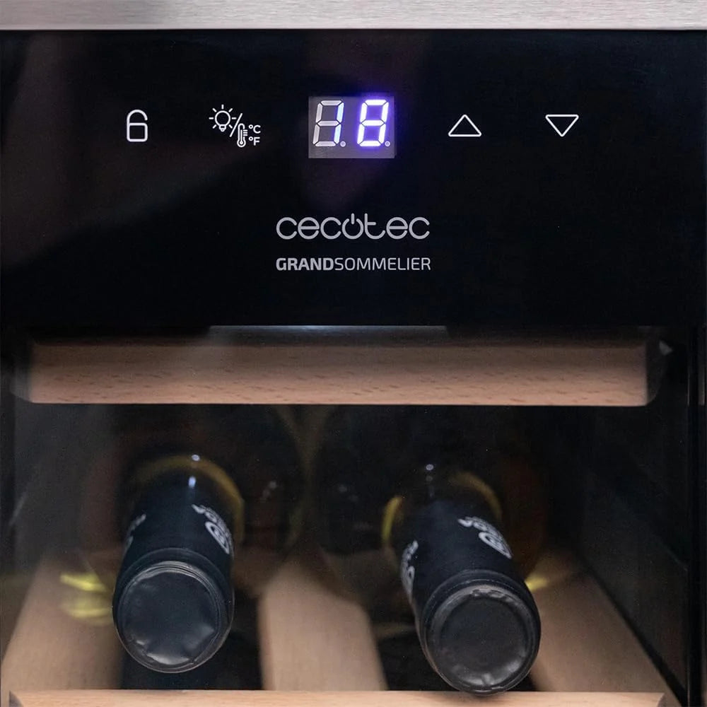 Cecotec Vinoteca de Livre Instalação Bolero GrandSommelier 1250 CoolWood. Frigorífico para vinhos com capacidade para 12 garrafas, temperatura ajustável de 8-18ºC, LED e prateleiras de madeira.