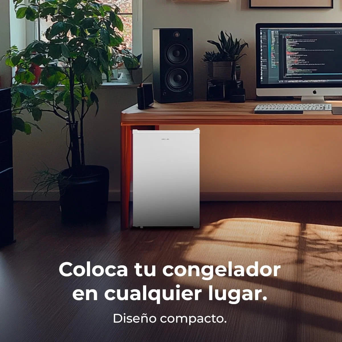 Cecotec Congelador Vertical de Mesa 97 L Bolero CoolMarket TF 97 Branco, Classe Energética E, Design compacto, Porta reversível, 3 Gavetas, Medidas 55,1 x 57,5 x 83,5 cm, Cor Branco