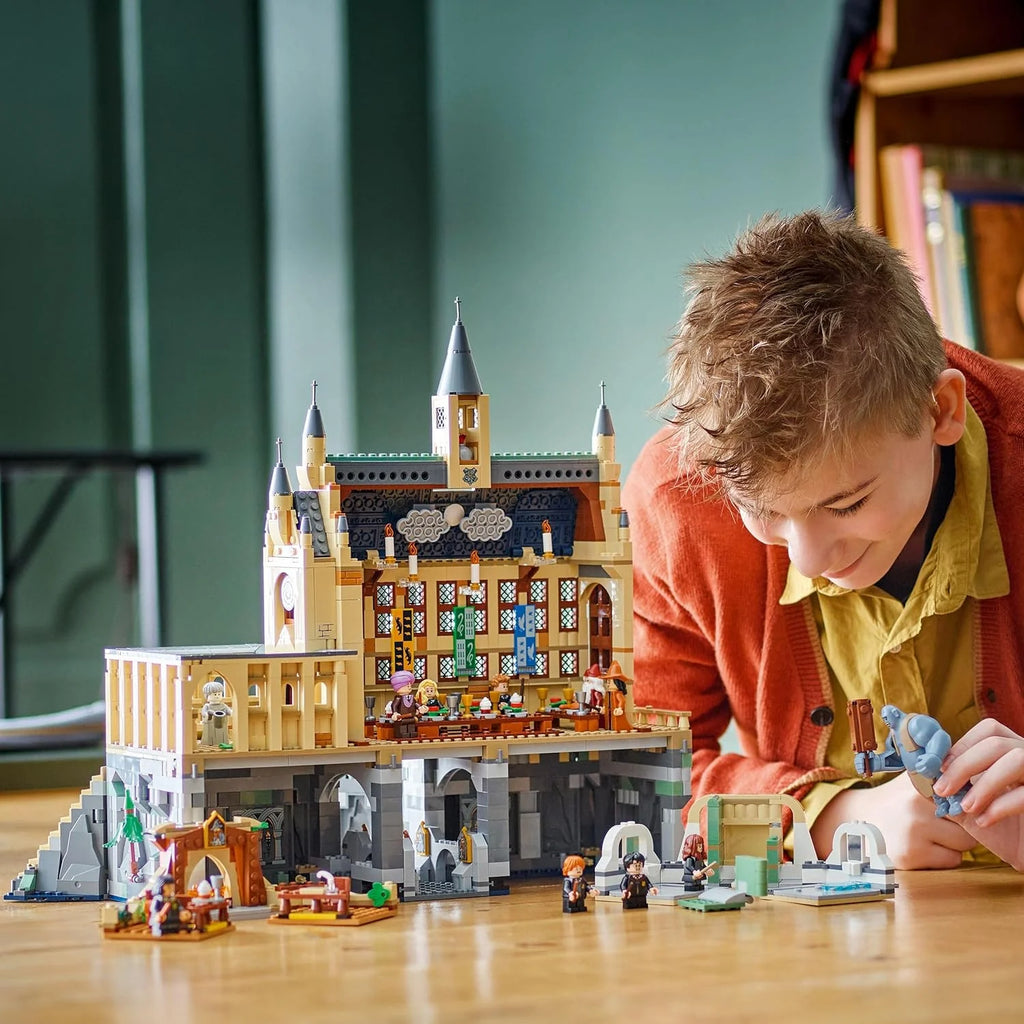 Harry Potter Castelo de Hogwarts: Grande Salão da Escola de Magia de Brinquedo, 11 Minifiguras Incluindo Hermione Granger e Ron Weasley, Presente para Meninos e Meninas a partir de 10 Anos 76435