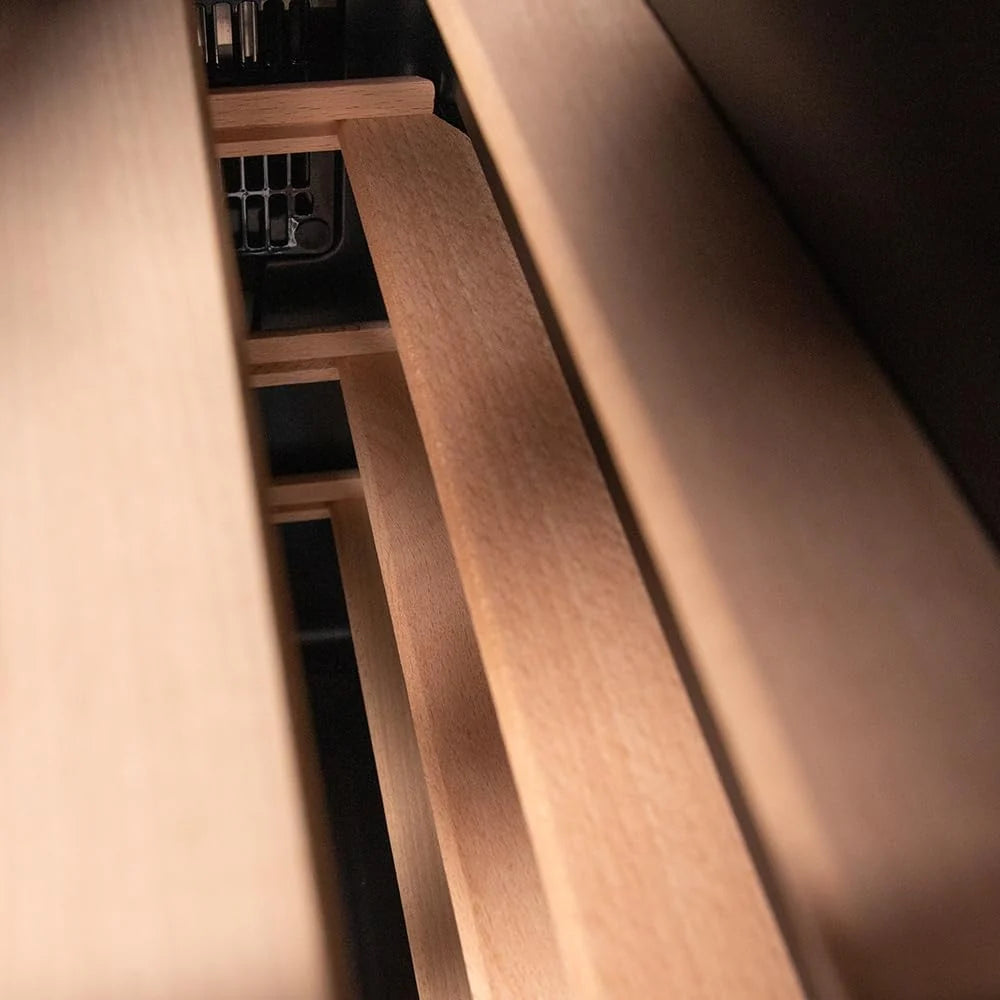 Cecotec Vinoteca de Livre Instalação Bolero GrandSommelier 1250 CoolWood. Frigorífico para vinhos com capacidade para 12 garrafas, temperatura ajustável de 8-18ºC, LED e prateleiras de madeira.