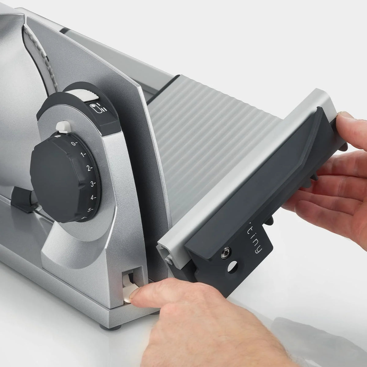 GRAEF MYtiny MT1000 - Cortador de Frios Dobrável, 170 W, lâmina Ø170 mm, metálico, corte 0-15 mm, pão, compacto, Made in Germany, prata