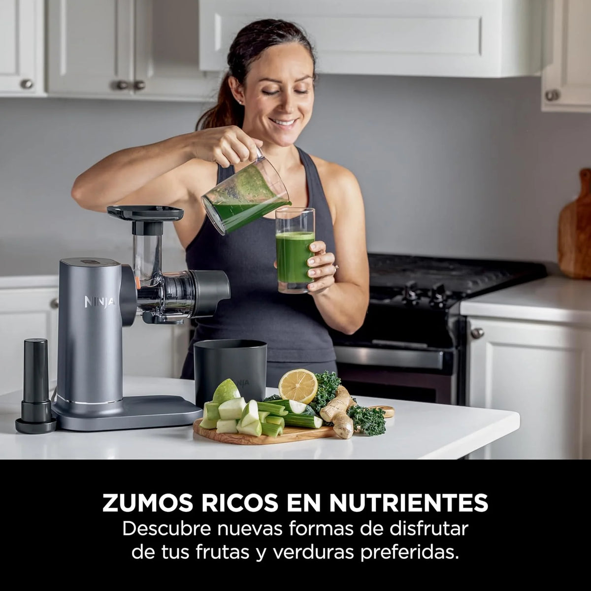 Ninja Extrator de Sumos de Prensagem a Frio com Jarro de 700ml e Recipiente para Polpa de 1,1L para Sumos e Bebidas Saudáveis, Compacto, Peças Próprias para Máquina de Lavar Loiça, Cinzento, JC151EU