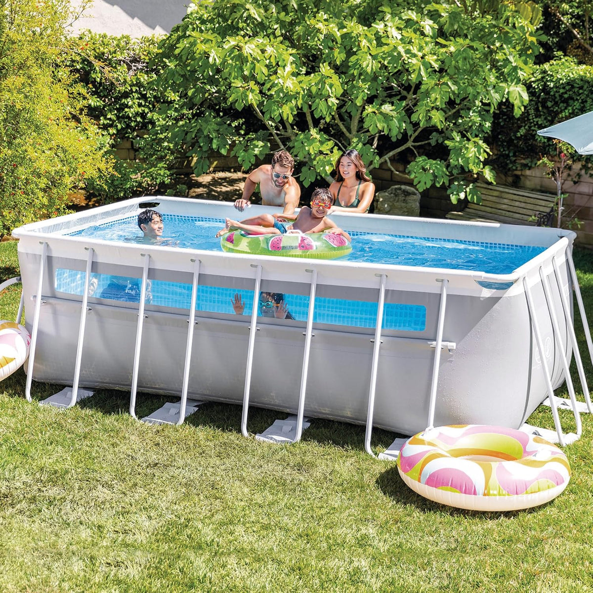 Piscina Retangular Desmontável Prism Frame Intex, 400x200x122 cm, Material de Camada Tripla, Capacidade 8.418 L, Janela Panorâmica, Forro, Cobertura, Filtro de Cartucho, Escada (56029)