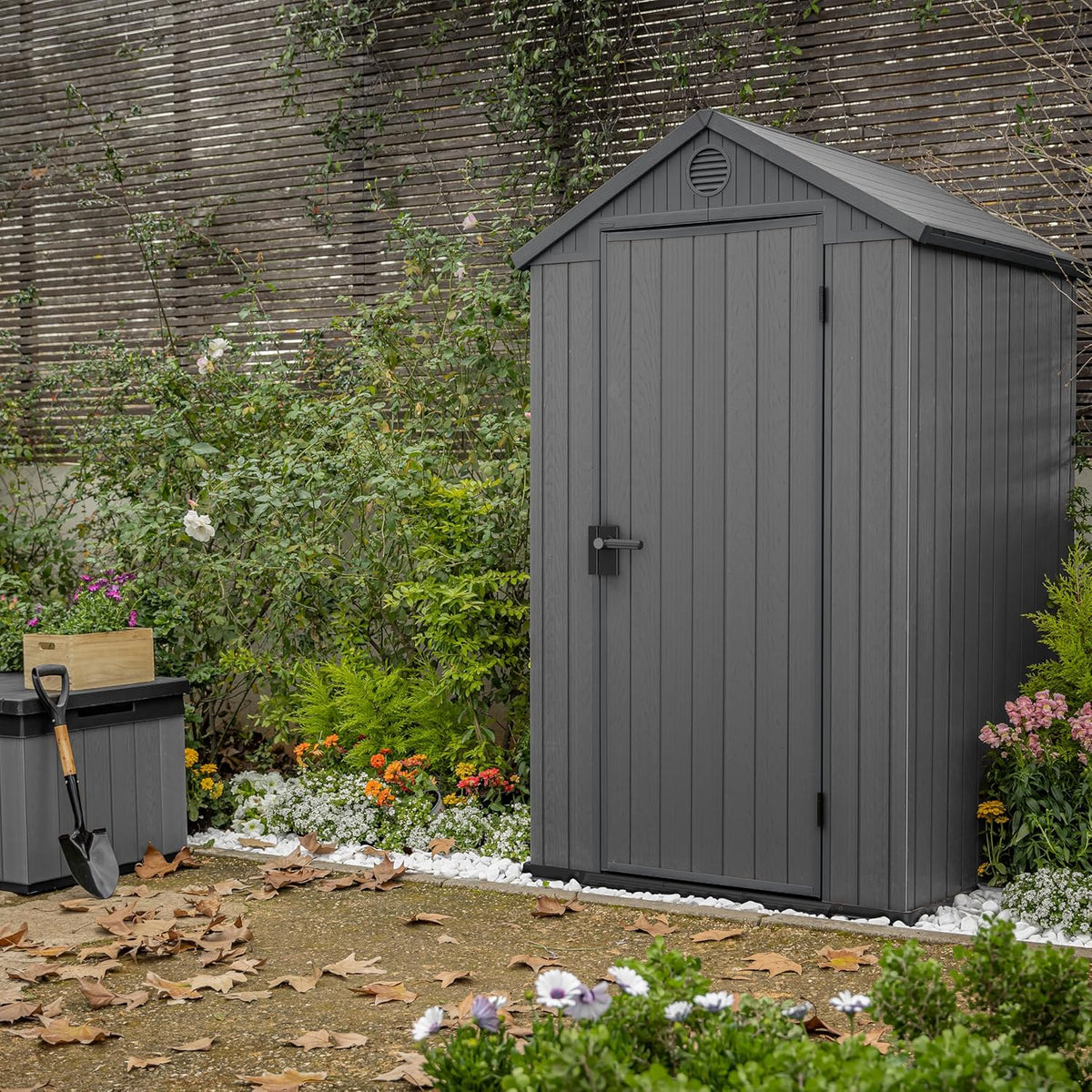 KETER Darwin 4x4, Abrigo de Jardim, 125,8 x 117 x 205 cm e 1,4 m2, Chão, Sistema de Ventilação, Porta e Janela, Resistente à Água, Cor Cinza