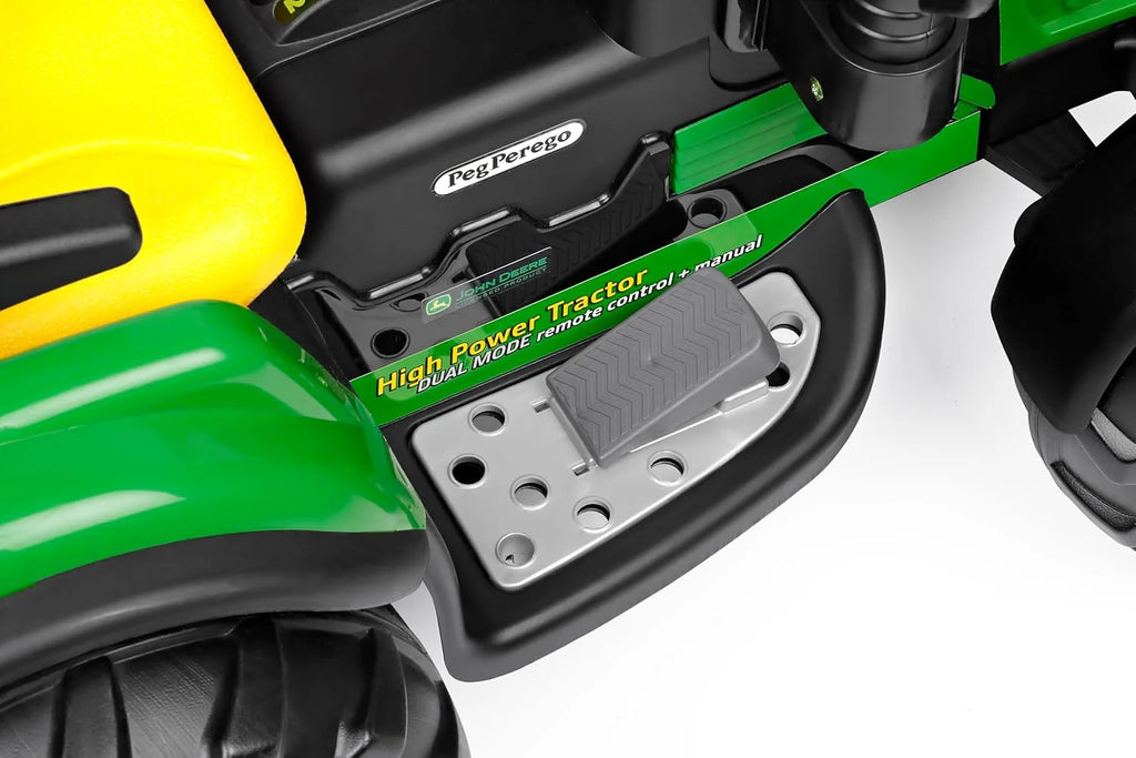 Trator RC John Deere da Peg Perego – Trator elétrico infantil com deslizamento e controle remoto, 12 V, com reboque, controle remoto, 2 rodas motrizes, rádio FM, 1 ano
