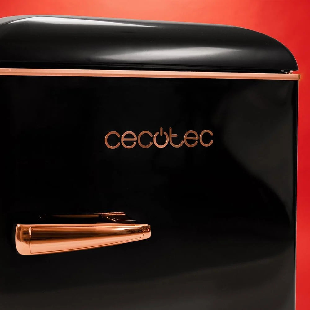 Geladeira Pequena Cecotec Frigorífico 2 Portas Retro 86L Bolero CoolMarket 2D Origin 86 Black E. 89,3cm de Altura e 48,7cm de Largura, Classe Energética E, Icebox, Luz Interior e Puxador Cromado, Preto