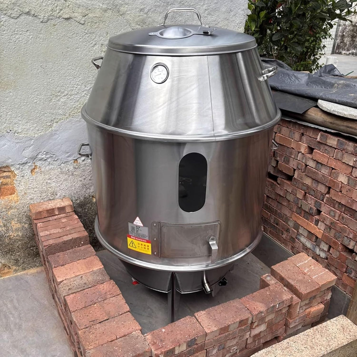 Defumador e Churrasqueira Barril de Grande Capacidade Fabricado em Aço Inoxidável Totalmente Lavável Forno Circular Suspenso de 360° Com Termômetro e Porta Central Churrasqueira Portátil