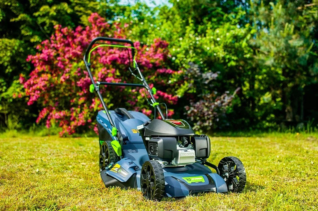 ROÇADEIRA A GASOLINA MOTOR HONDA COM TRAÇÃO CORTADOR DE GRAMA POTENTE + ÓLEO