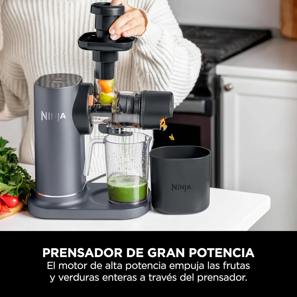 Ninja Extrator de Sumos de Prensagem a Frio com Jarro de 700ml e Recipiente para Polpa de 1,1L para Sumos e Bebidas Saudáveis, Compacto, Peças Próprias para Máquina de Lavar Loiça, Cinzento, JC151EU