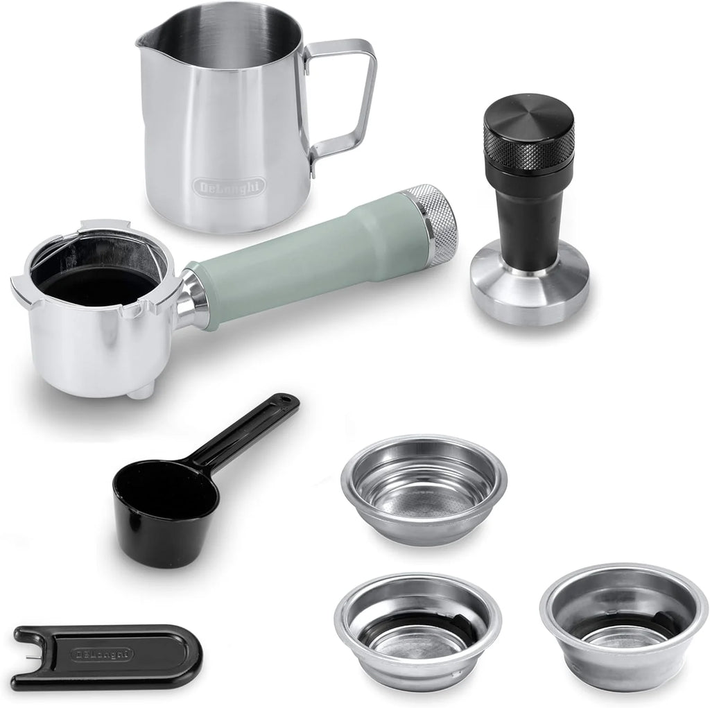 De'Longhi Dedica – Cafeteira Espresso Bomba de Aço Inoxidável para Café Moído ou Saches, Espresso e Cappuccino, Reservatório de 1.3 Litros, Sistema Anti-gotejamento, Modelo EC685.M, Cor Metal