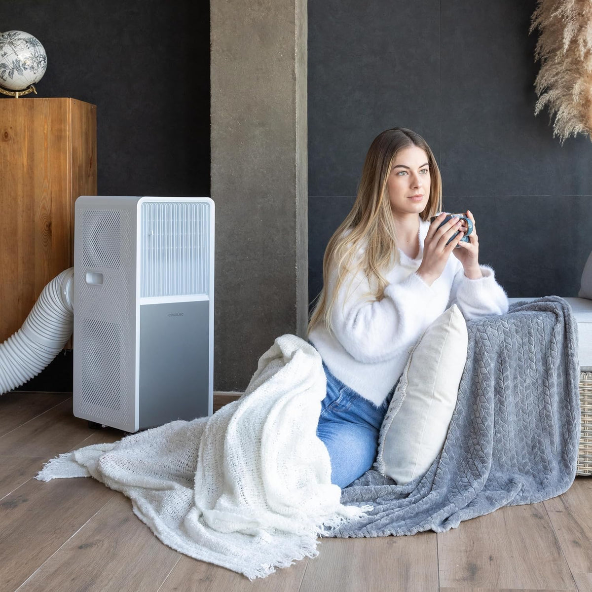 Cecotec Ar Condicionado Portátil com Controle Remoto e Bomba de Calor ForceClima 9450 Style Heating, 9000 BTU, Touch, Ecrã LED, 5 Modos, 2 Velocidades, Desumidificador, Temporizador, 16 m², Branco