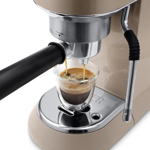 De'Longhi Dedica Arte EC885 - Máquina de café espresso compacta com bocal de vapor profissional e 15 bar de pressão