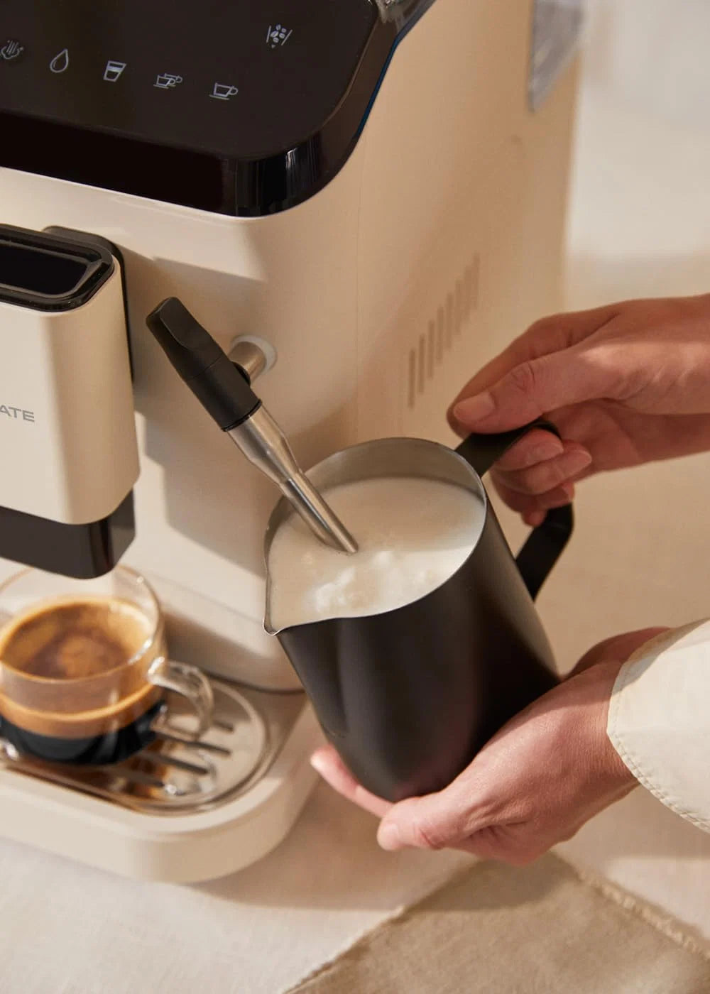 CRIAR / THERA MATIC TOUCH/Máquina de café superautomática branco sujo / 20 bar, tanque de 1,5l, recipiente para grãos de café de 180g, bico vaporizador, painel de controle tátil, função de autolimpeza, 1350W