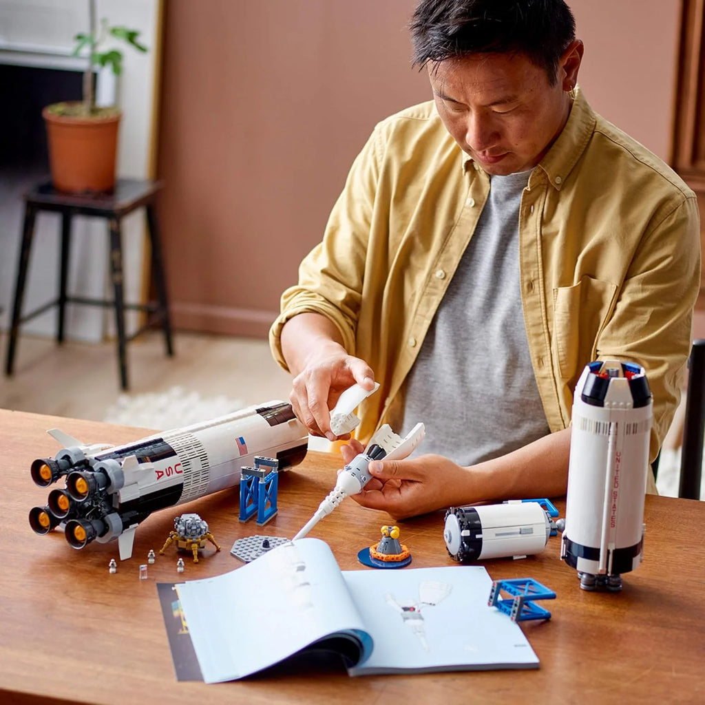 Kit de Construção Ideias NASA Apollo Saturn V 21309 (1969 Peças)