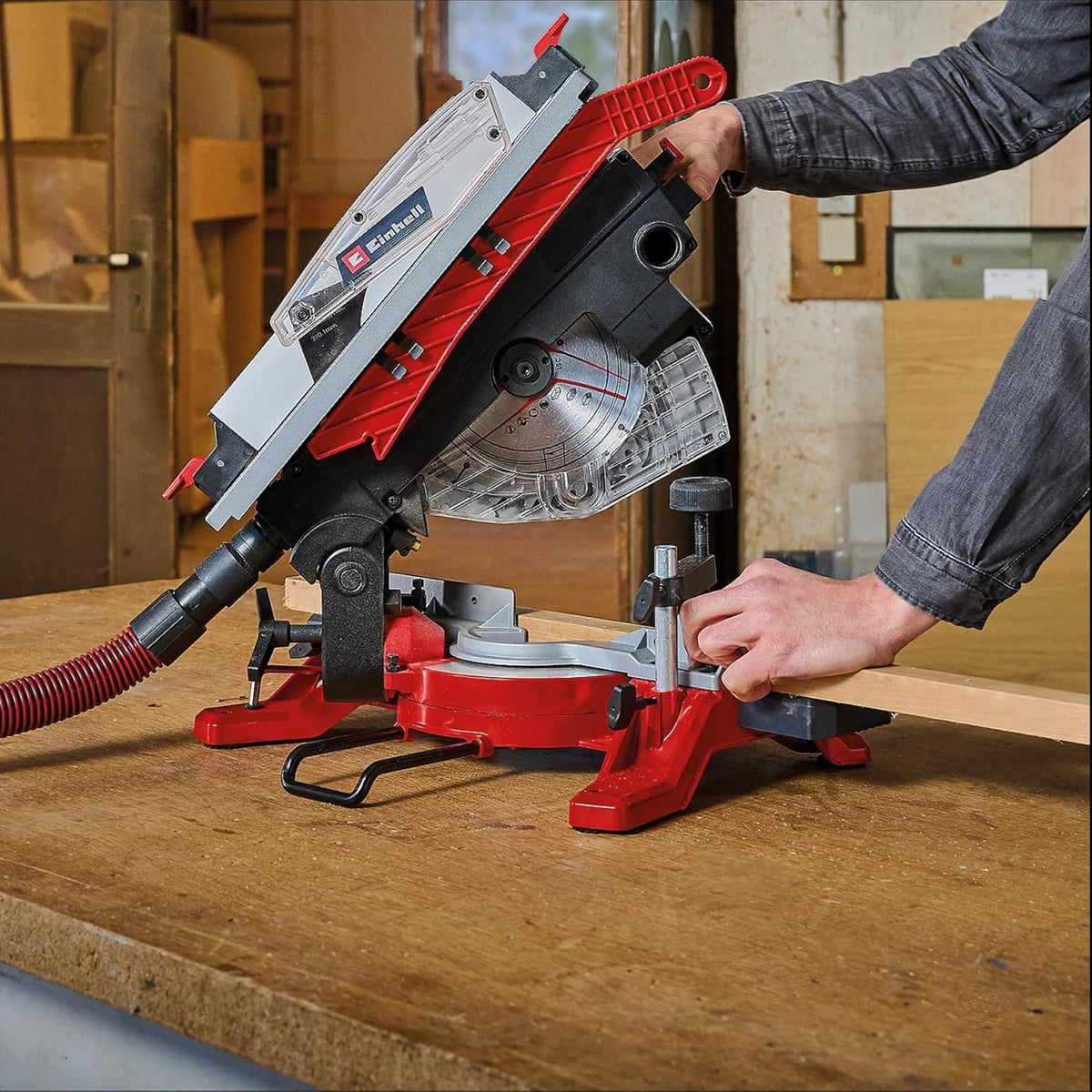 Serra Esquadria e de Mesa Einhell TE-MS 216 T (1500W, lâmina de serra Ø216mm, largura de corte 120mm, profundidade 55mm, inclui laser de linha de corte, função de serra circular de mesa)