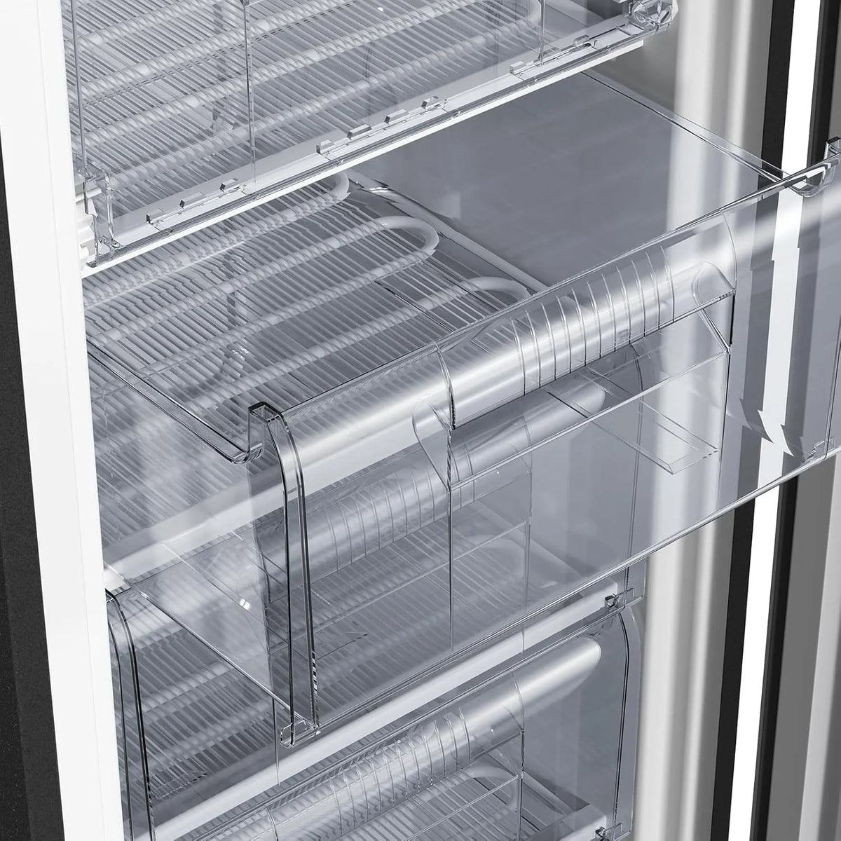 Freezer vertical CHiQ, 145L de capacidade, congelamento rápido, termostato ajustável, silencioso, porta reversível, preto, classificação energética E