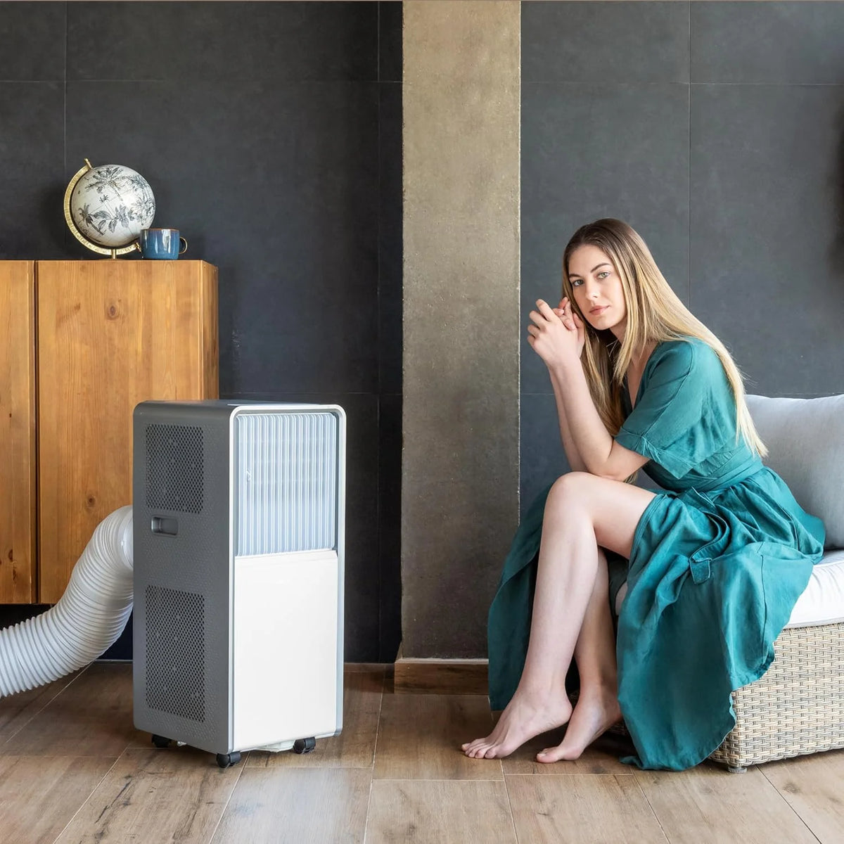 Cecotec Ar Condicionado Portátil com Comando e Bomba de Calor ForceClima 12650 Style Heating. 12000 BTU, Ecrã LED, Tátil, 5 Modos, 2 Velocidades, Desumidificador, Temporizador, 28m2